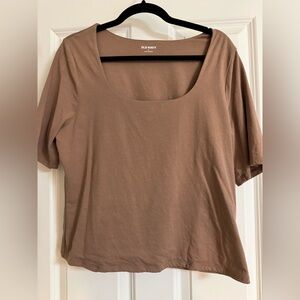 Old Navy Short Sleeve Scoop Neck Top in Taupe Brown
